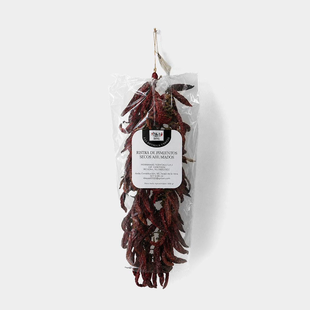 Ristra de pimientos secos ahumados